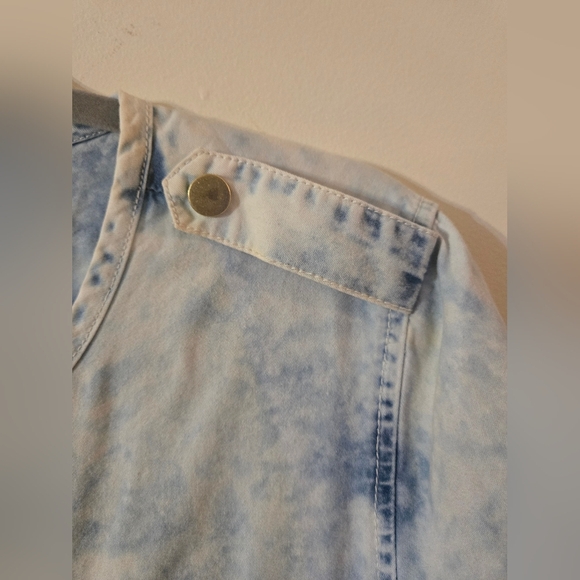 Chico's Acid Wash Lightweight Denim Dress Chico's Size 1/US Size Med/Size 8 - Picture 10 of 13